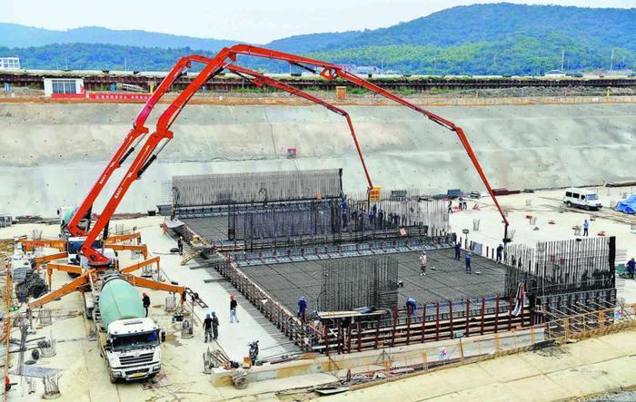 2018年10月9日，太湖隧道湖中主體結(jié)構(gòu)施工全面展開。