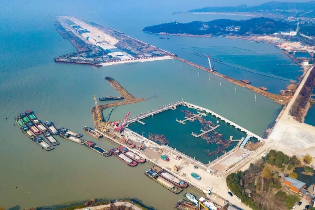 2019年12月27日，太湖隧道第一倉完成回水，順利實現(xiàn)首次陸島通道轉(zhuǎn)換，標(biāo)志著該工程施工進(jìn)入全新階段。