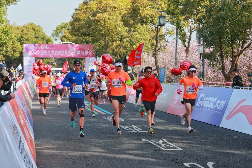 十里桃花，人在畫中跑！